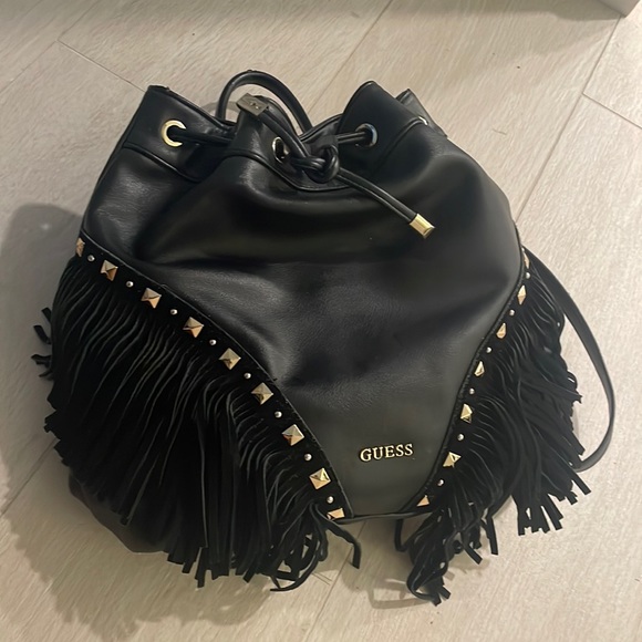 Guess backpack just wore it a few times. Very good state - Picture 1 of 4